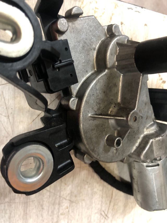 Motor del limpia parabrisas trasero golf 5