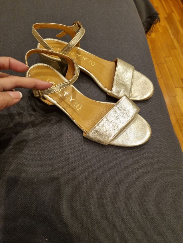 Sandalias Piel Doradas