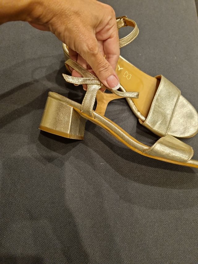 Sandalias Piel Doradas