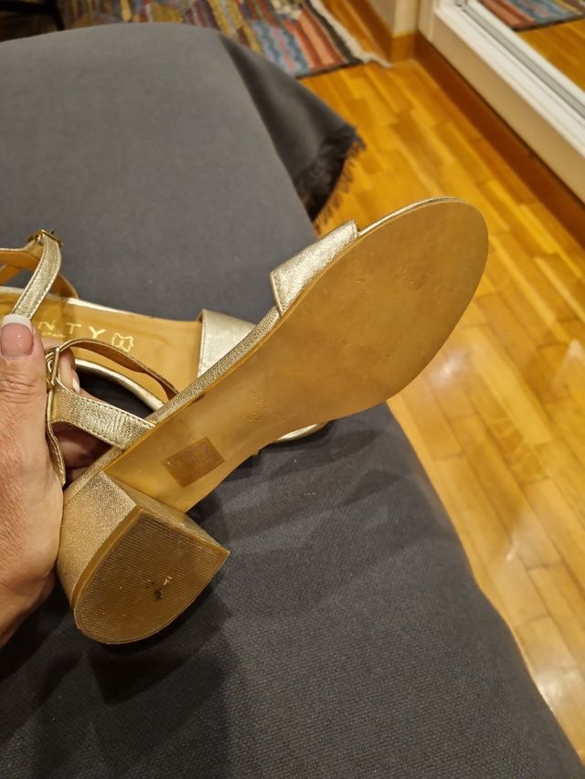 Sandalias Piel Doradas