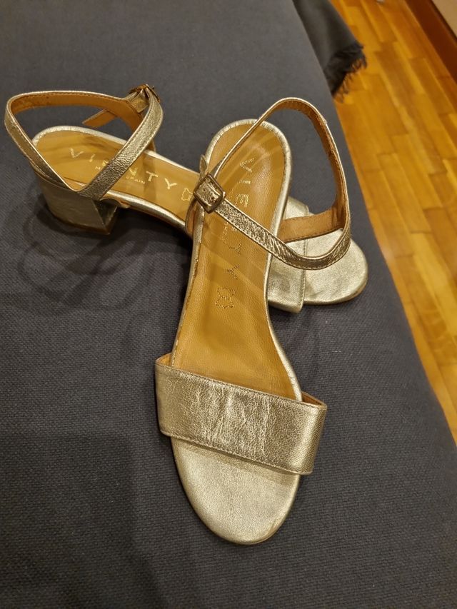 Sandalias Piel Doradas