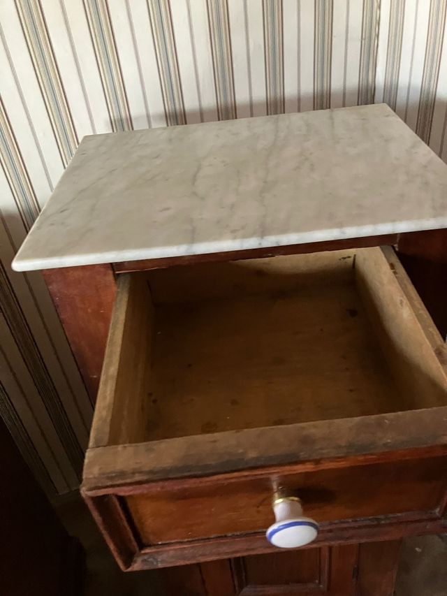 Mesas de cabeceira antigas