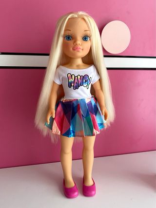 NANCY muñeca espejo 1001 peinados