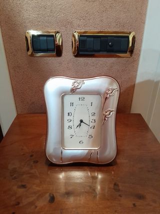 Sveglia da tavolo con ampio quadrante