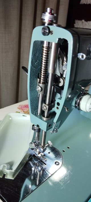 Maquina de coser ALFA Royale