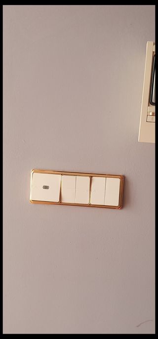 Interruptores y enchufes para  toda una casa 