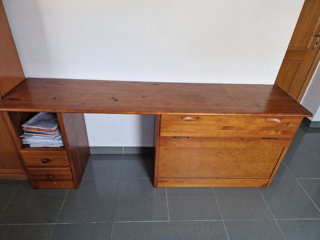 escritorio de madera