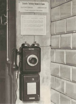Antigua caja colectora fichas telefónicas nº 7-J.