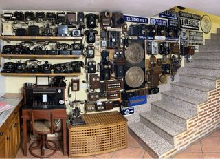 Antigua caja colectora fichas telefónicas nº 7-J.