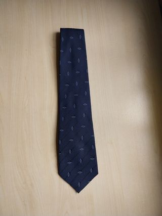Corbata azul marino con dibujos