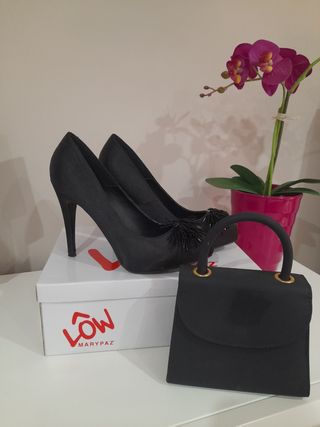 Zapatos y bolso negro fiesta