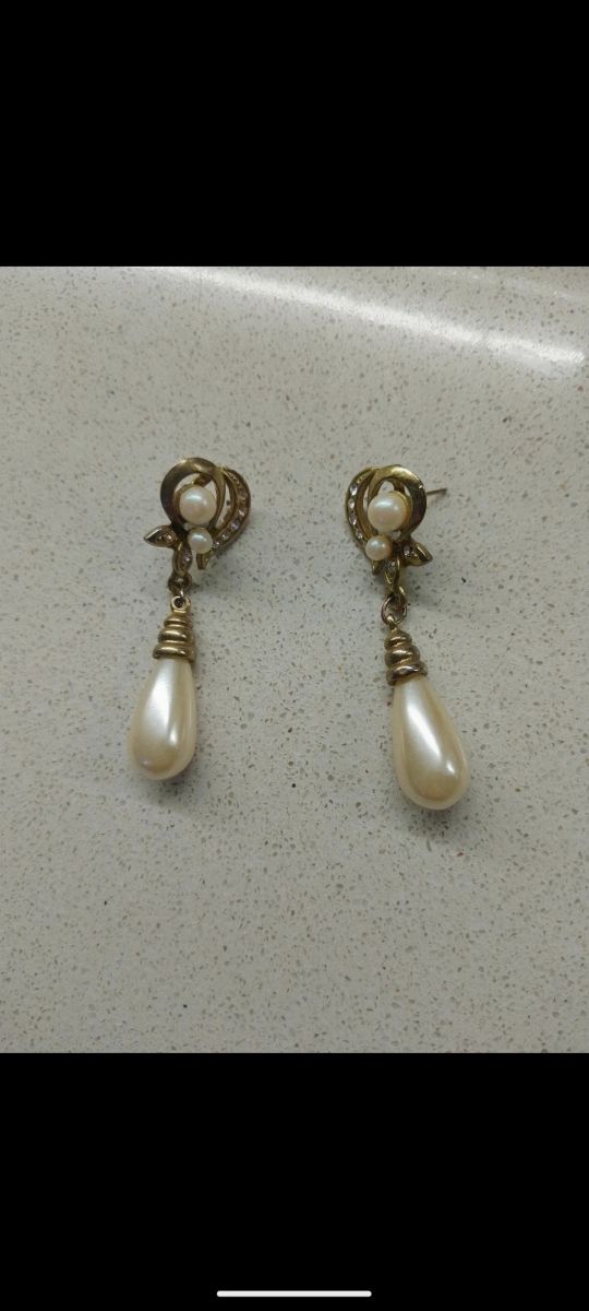 Orecchini pendenti con perla