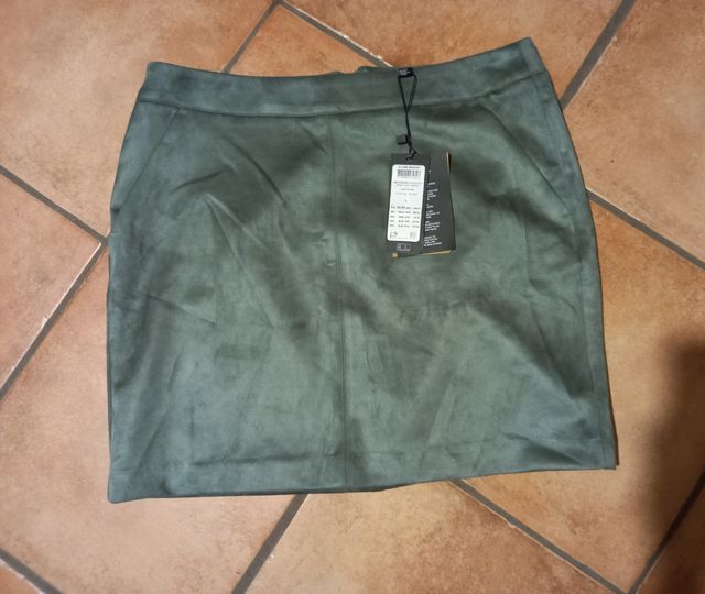 Minigonna in finta pelle scamosciata