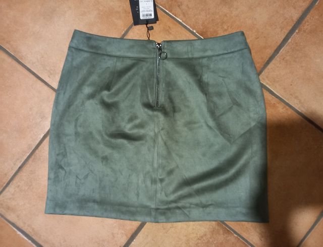 Minigonna in finta pelle scamosciata