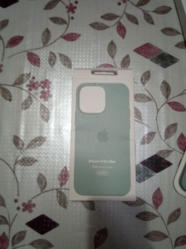 Funda iphone 14 pro máx sin estrenar