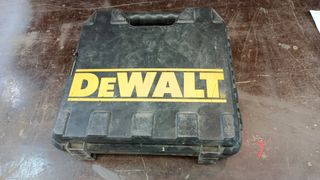Taladro Dewalt DVD024 700 vatios