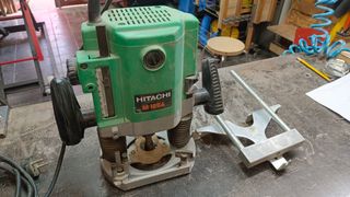 Fresadora / router Hitachi M12SA