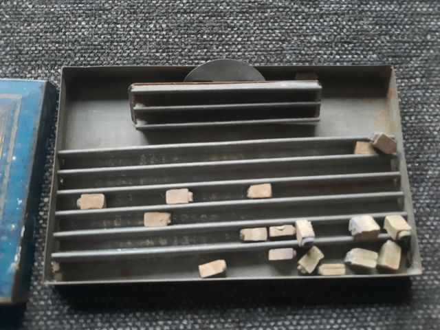 Antigua caja imprenta la mondiale