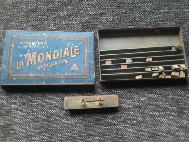 Antigua caja imprenta la mondiale