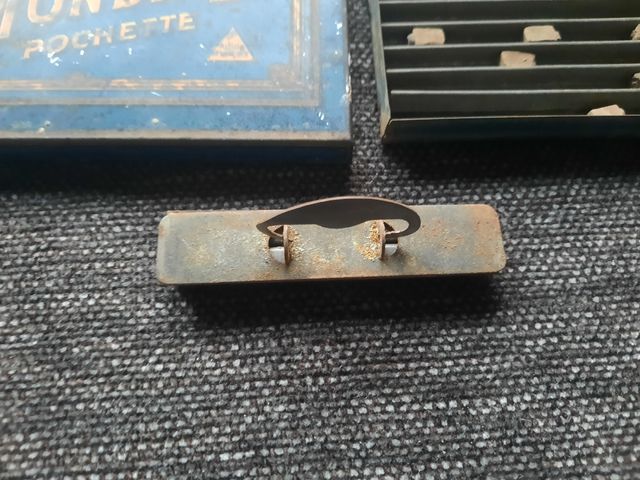 Antigua caja imprenta la mondiale