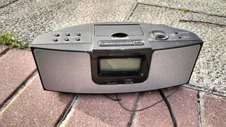 Radio reloj despertador Lenco.