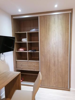 Carpintero y montador de muebles