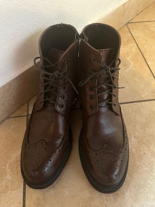 Stivaletto marrone allacciato e con cerniera