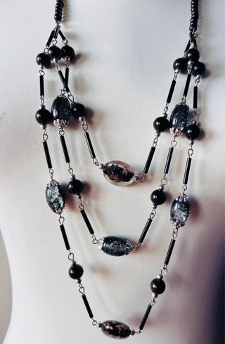 Collana vintage multifilo con pietre