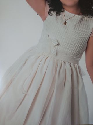 Vestido de comunión con accesorios.