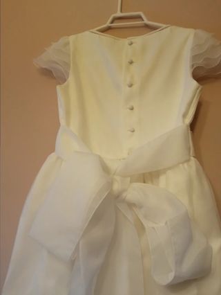 Vestido de comunión con accesorios.