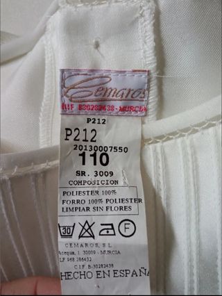 Vestido de comunión con accesorios.