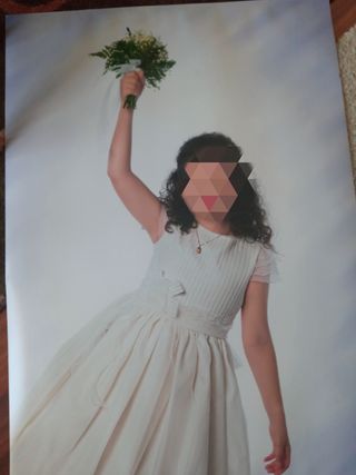 Vestido de comunión con accesorios.