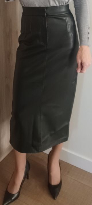 Falda Zara polipiel negra. Nueva