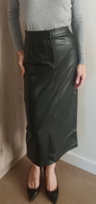 Falda Zara polipiel negra. Nueva