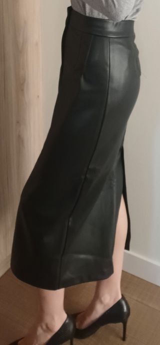 Falda Zara polipiel negra. Nueva
