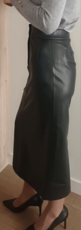 Falda Zara polipiel negra. Nueva