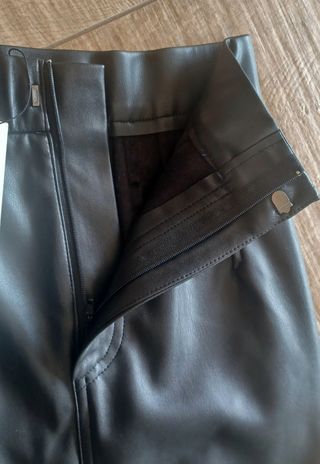 Falda Zara polipiel negra. Nueva