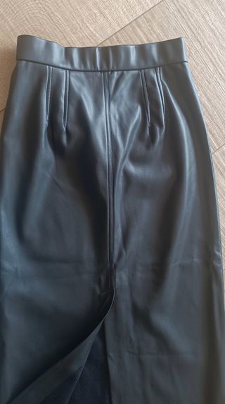 Falda Zara polipiel negra. Nueva