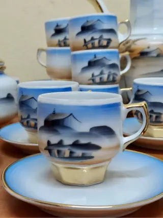 JUEGO 12 TAZAS DE PORCELANA CHINA, CAFETERA, JARRA