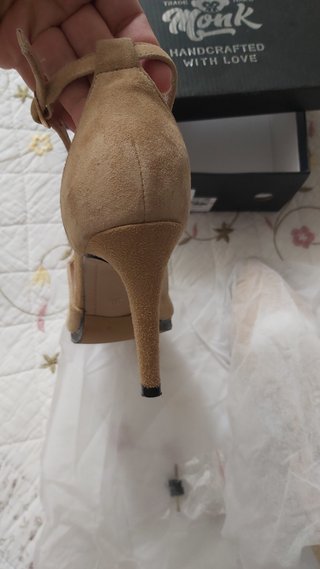 Zapatos tacon beig piel