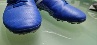 Botas futbol Kipsta talla 31. Multitaco.