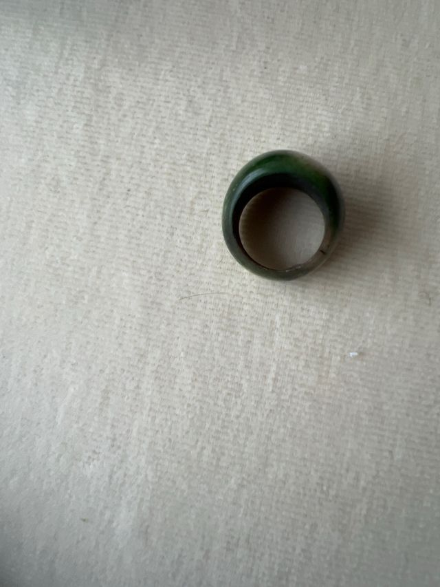 anillos de diferentes colores.