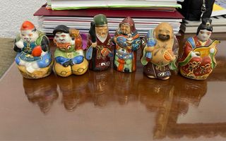 Dioses chinos de porcelana