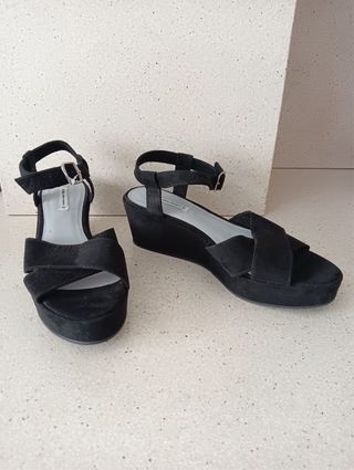 Sandalias OYSHO de piel a estrenar 