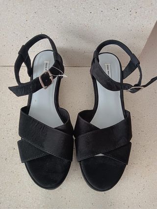 Sandalias OYSHO de piel a estrenar 