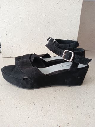 Sandalias OYSHO de piel a estrenar 