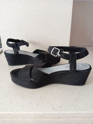 Sandalias OYSHO de piel a estrenar 