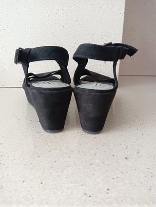 Sandalias OYSHO de piel a estrenar 