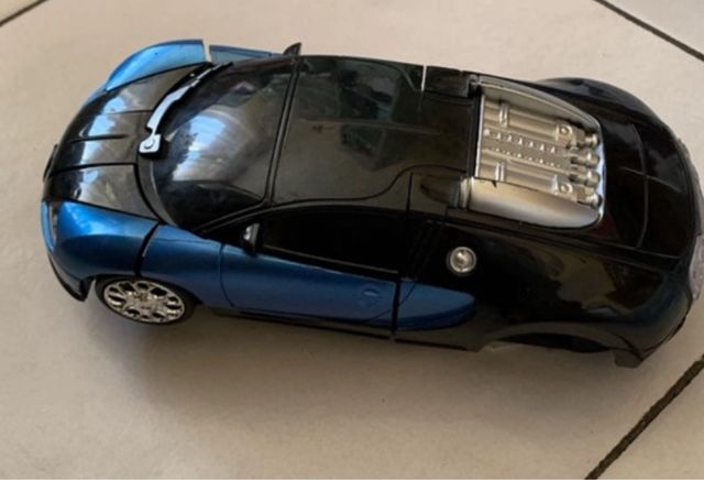 Macchina che si trasforma in robot 