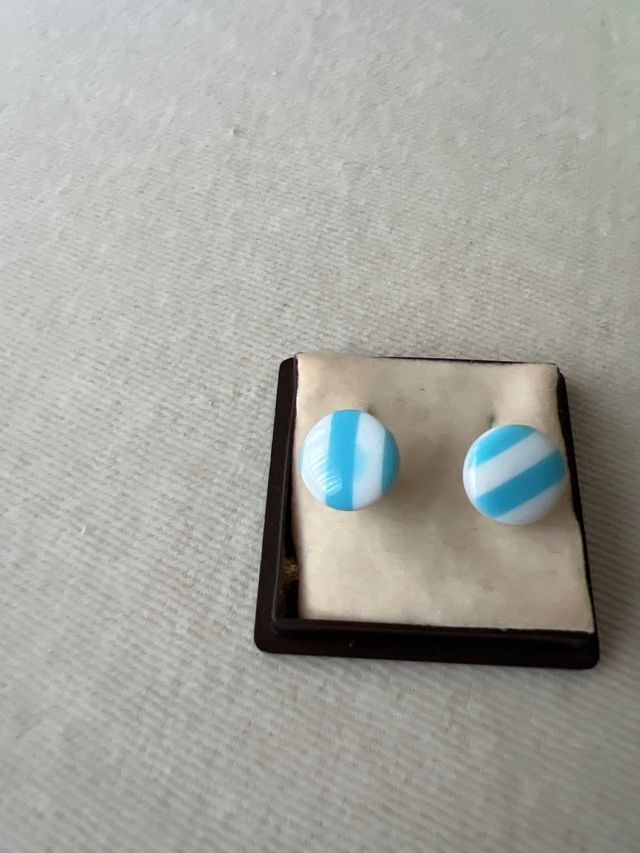 pendientes varios colores y formas